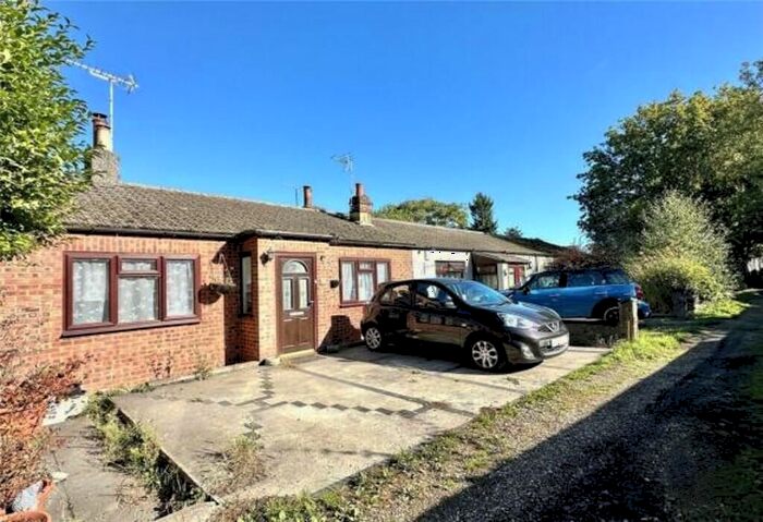 2 Bedroom Bungalow For Sale In Heathwood Gardens, Swanley, BR8