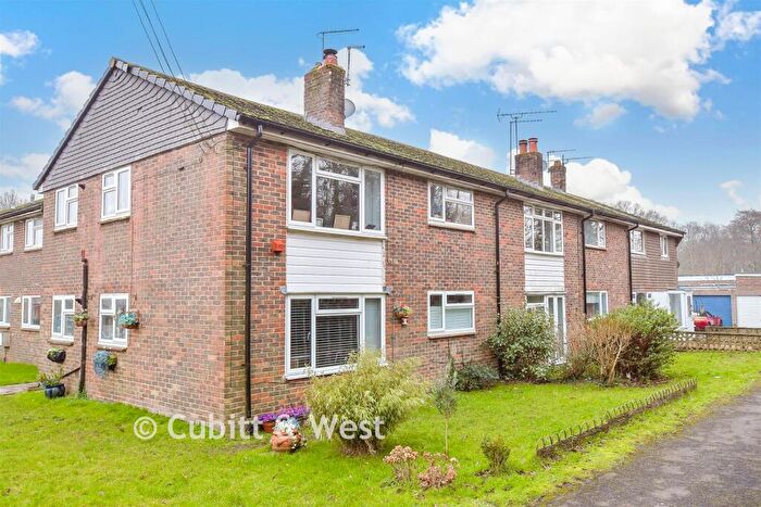 2 Bedroom Flat For Sale In Herington Road, Arundel, West Sussex, BN18