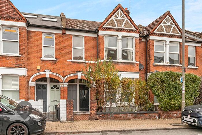 2 Bedroom Maisonette For Sale In Penwith Road, London, SW18