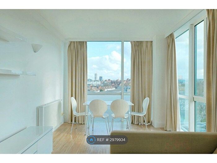 1 Bedroom Flat To Rent In Aegon House, London, E14