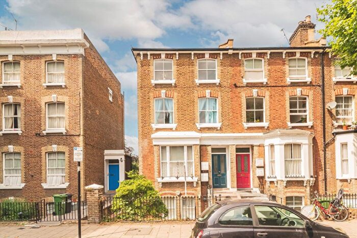1 Bedroom Flat To Rent In Loftus Road, Shepherds Bush, W12