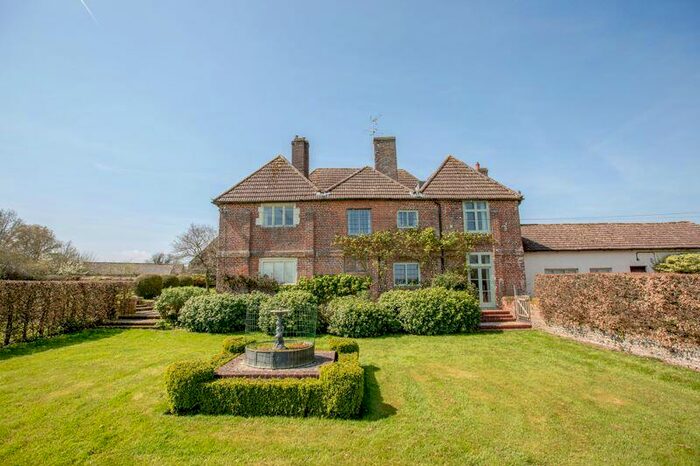 7 Bedroom Country House To Rent In Colemore, Nr Petersfield / Alton, Hampshire, GU34