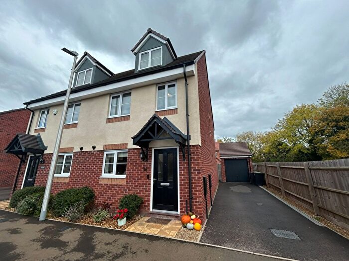 3 Bedroom Semi-detached House For Sale In Down Meadow, Bedworth, Warwickshire, CV12