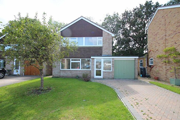 3 Bedroom Detached House For Sale In Amouracre, Trowbridge, BA14