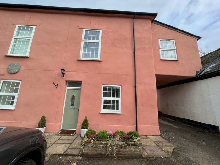 2 Bedroom Flat To Rent In Kenton Mews, Kenton, EX6