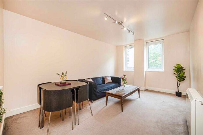 2 Bedroom Flat For Sale In Commercial Road, Whitechapel, E1