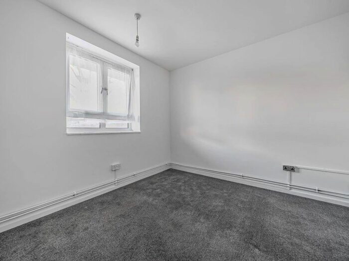 3 Bedroom Flat To Rent In Alder Close, London, SE15