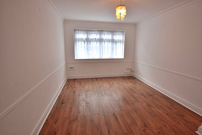 2 Bedroom Flat To Rent In Conway Road, London, N14