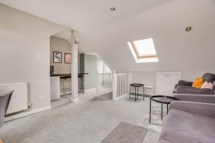 3 Bedroom Flat To Rent In Broomwood Chambers, Broomwood Road, SW11