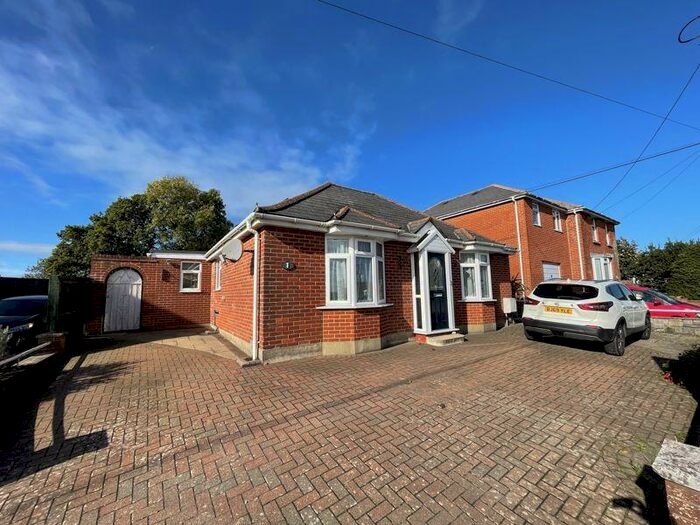 2 Bedroom Bungalow To Rent In Cowes Road, Newport, PO30