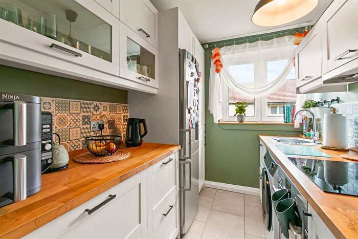 2 Bedroom Flat For Sale In Lesmuir Drive, Glasgow, G14