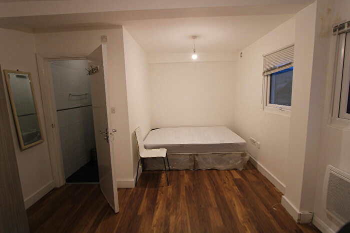 Studio To Rent In Cranfield Close, London, SE27