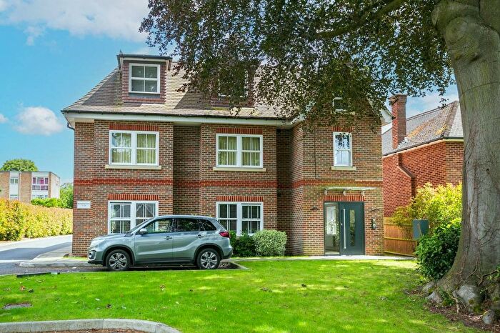 3 Bedroom Flat To Rent In Hempstead Road, Watford, Watford, WD17