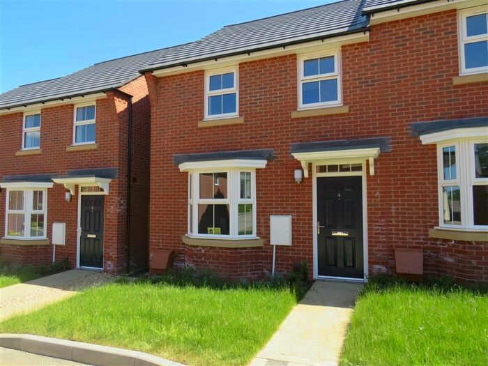 3 Bedroom Property To Rent In Camberwell Place, Hemel Hempstead HP2