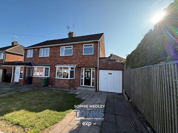 3 Bedroom Semi-Detached House To Rent In Valley Road, Halesowen, B62
