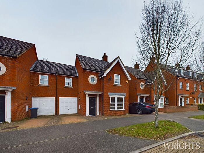 4 Bedroom Semi-Detached House To Rent In Langstone Ley, Welwyn Garden City, AL7