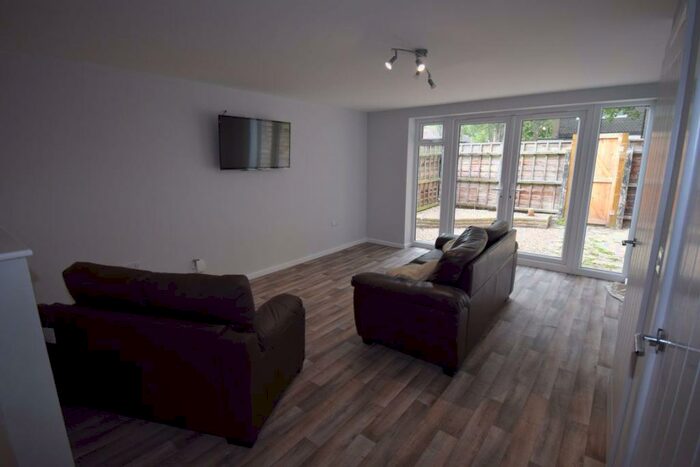 5 Bedroom House To Rent In Mundy Close, DE1