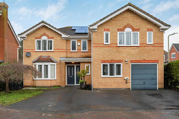 5 Bedroom Detached House For Sale In Blackthorn Close, Tilehurst, Reading, RG31