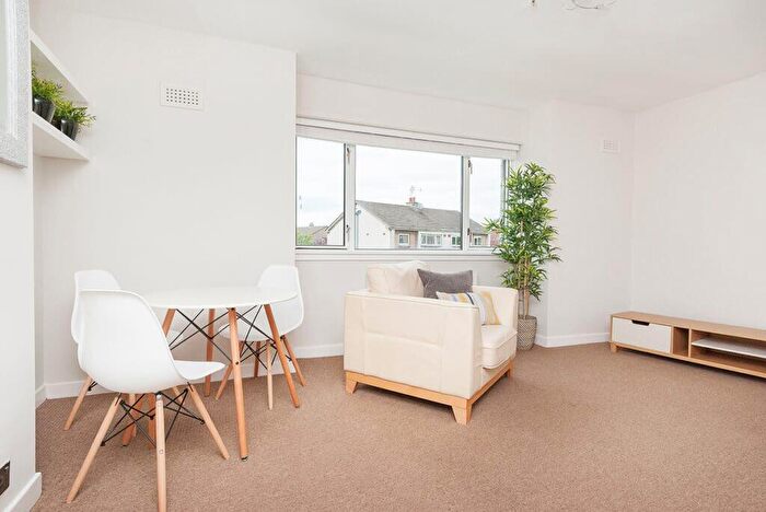 2 Bedroom Flat To Rent In L Silverknowes View, Edinburgh, EH4