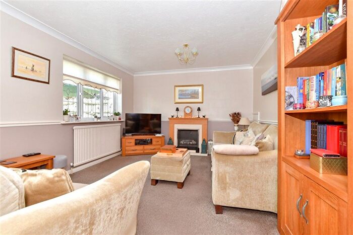 4 Bedroom Detached House For Sale In Ilfracombe Crescent, Hornchurch, Essex, RM12
