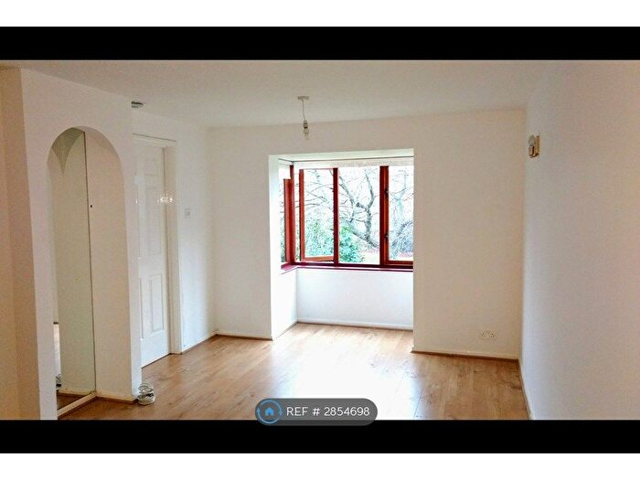 2 Bedroom Flat To Rent In Waterside Close, London, IG11