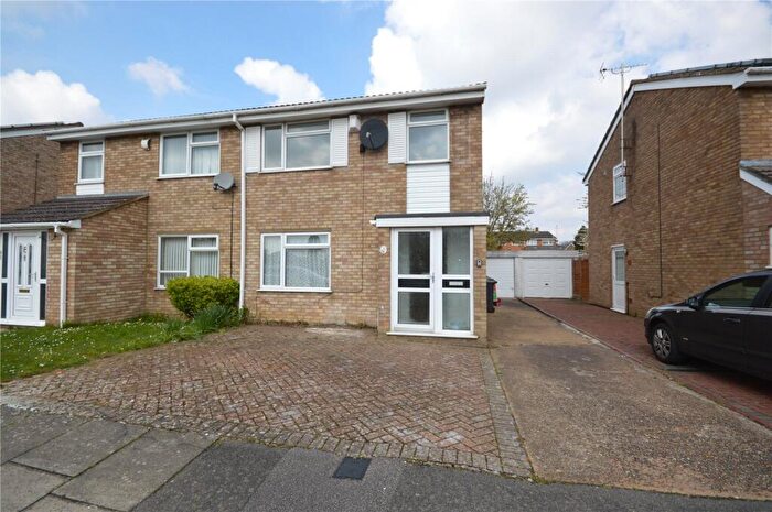3 Bedroom Semi-Detached House To Rent In Ventnor Gardens, Luton, Bedfordshire, LU3