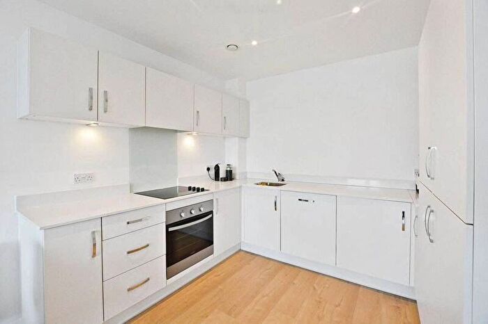 2 Bedroom Flat To Rent In St Clements Avenue, Mile End, London, E3
