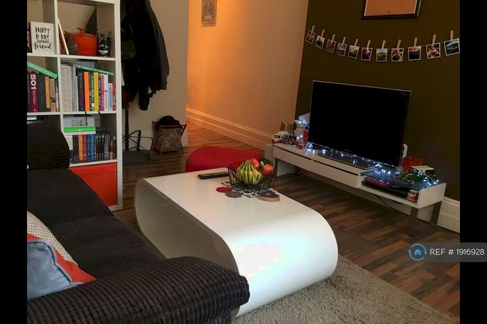 1 Bedroom Flat To Rent In Lyme Grove, Stockport, SK2