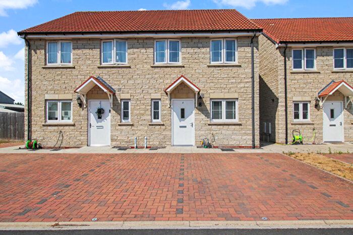 3 Bedroom Semi-Detached House For Sale In Foxlands Close, Street, BA16