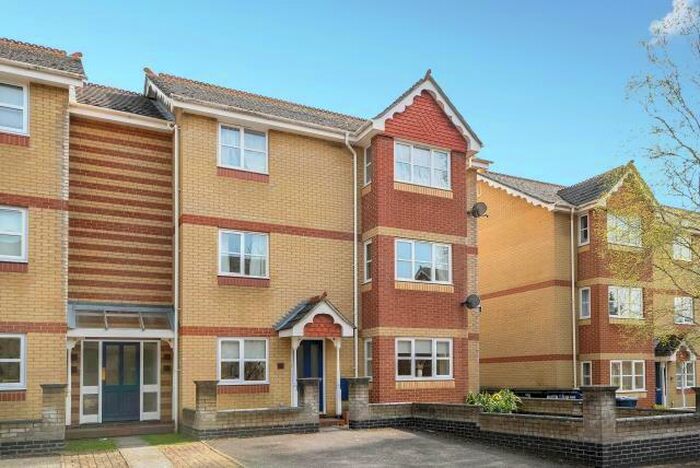 2 Bedroom Apartment To Rent In Demesne Furze, Headington, OX3