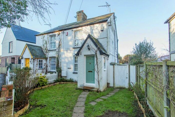 2 Bedroom Cottage For Sale In Park Lane, Preston, CT3