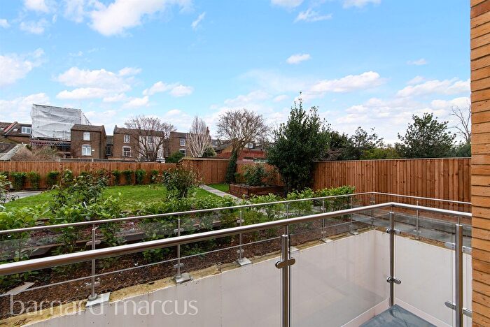 2 Bedroom Flat For Sale In Hartfield Road, London, SW19