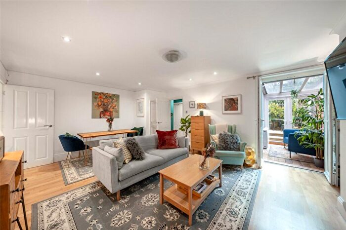 2 Bedroom Apartment For Sale In Gladys Road, London, NW6