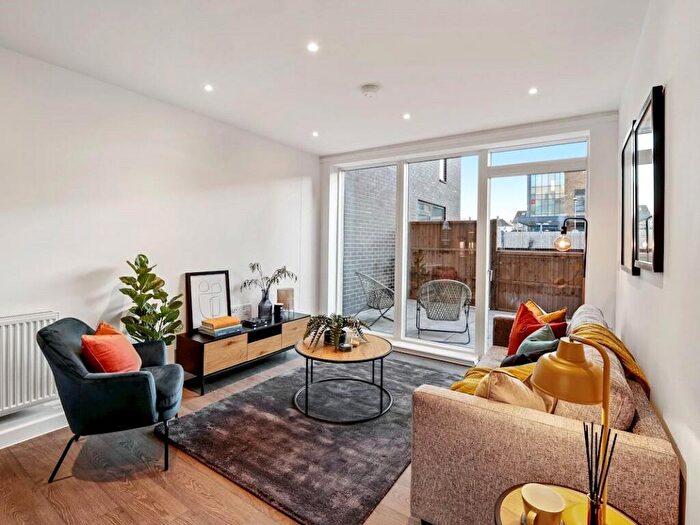 1 Bedroom Apartment To Rent In Propeller Crescent, Croydon, CR0