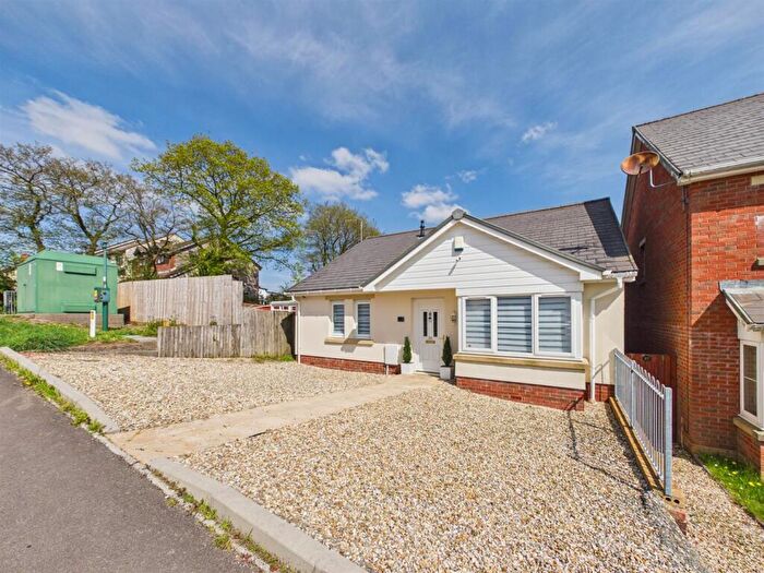 3 Bedroom Detached Bungalow For Sale In Clos Ael-Y-Bryn, Penygroes, Llanelli, SA14