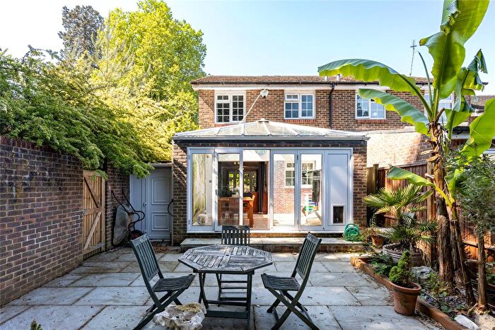 3 Bedroom Semi-Detached House To Rent In Marlborough Drive, Weybridge, KT13