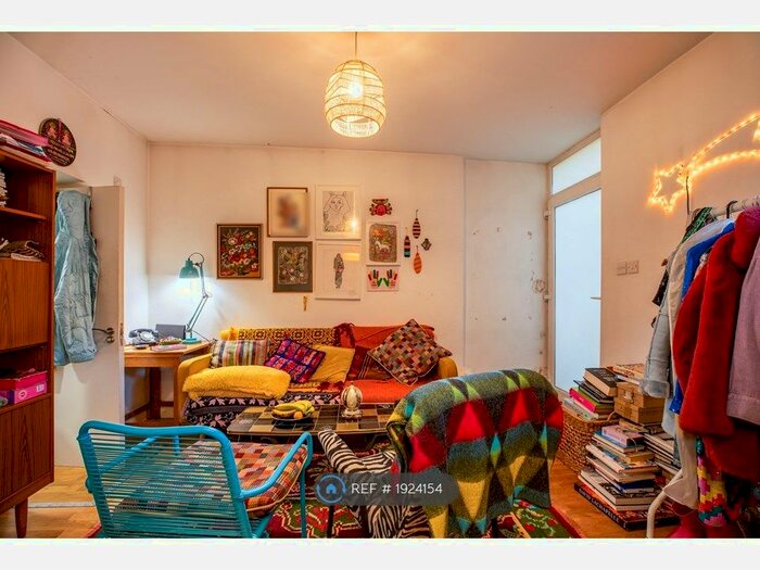 1 Bedroom Flat To Rent In Navarino Road, London, E8