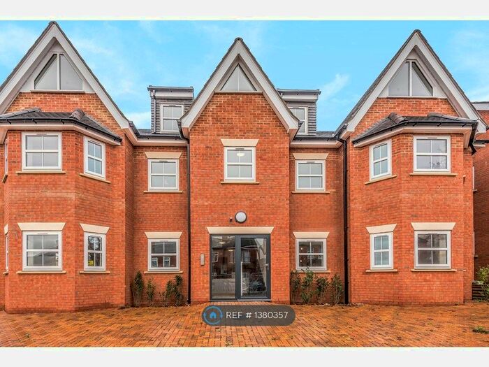 2 Bedroom Flat To Rent In Kitchener Road, High Wycombe, HP11