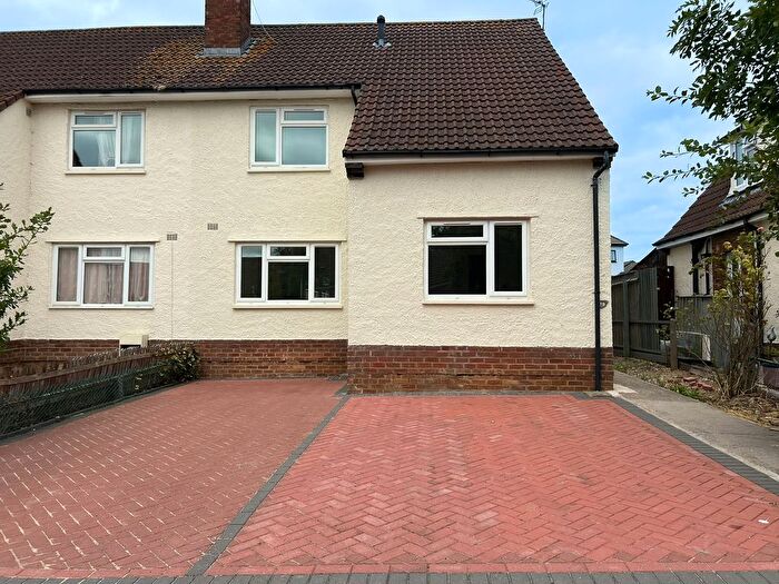 2 Bedroom Flat For Sale In Highview Road, Bristol, BS15
