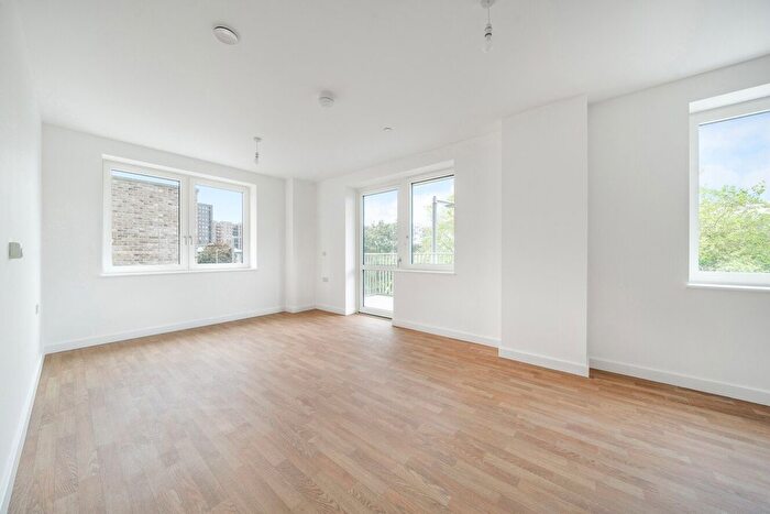 2 Bedroom Flat To Rent In Healey Street, Barking, IG11