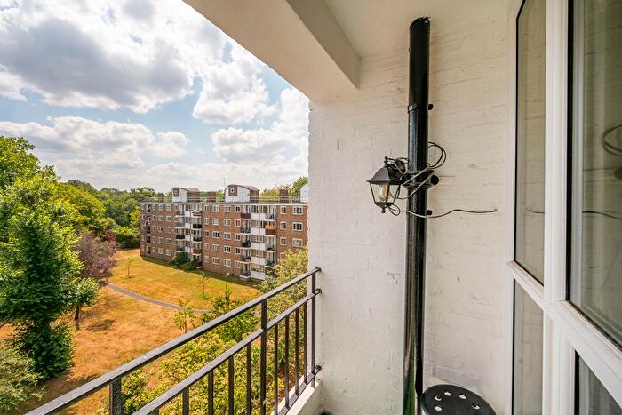 3 Bedroom Flat To Rent In Innes Gardens, Putney Heath, London, SW15