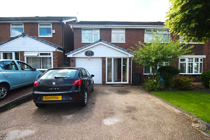 4 Bedroom Semi-Detached House To Rent In Fold Green, Chadderton, Oldham, OL9