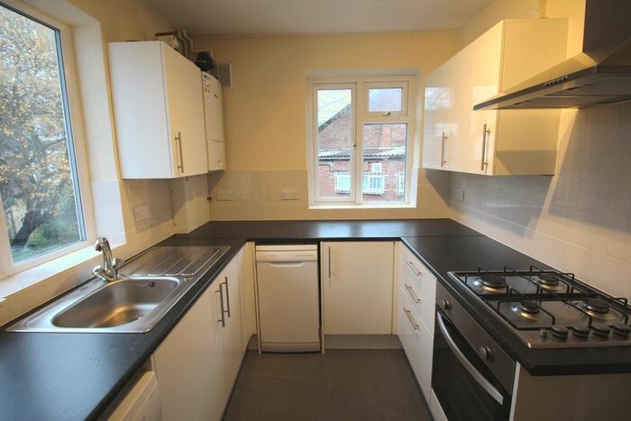 2 Bedroom Flat To Rent In Bedford Close, London, N10