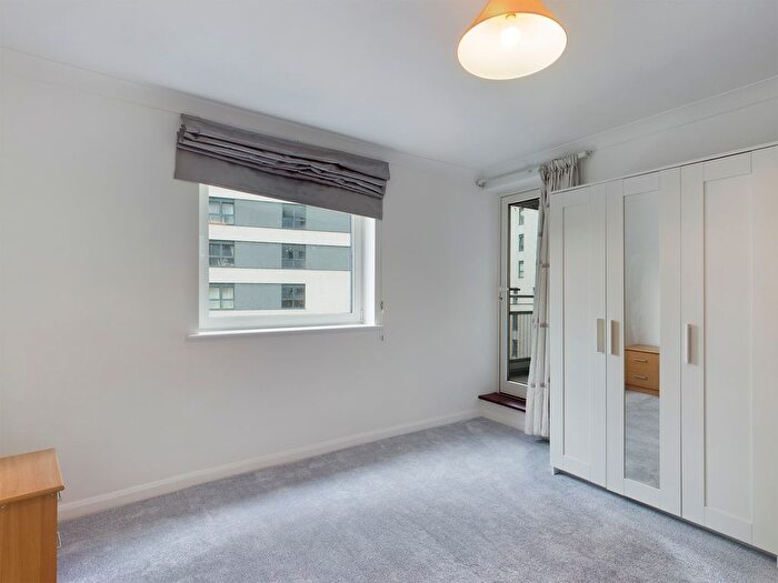 2 Bedroom Flat To Rent In Crown Heights, Alencon Link, Basingstoke, RG21