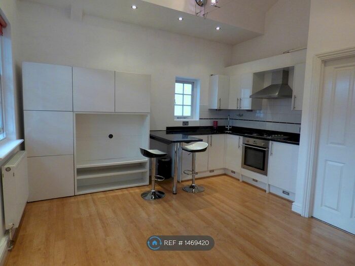 1 Bedroom Flat To Rent In Regency House, Surbiton, KT5