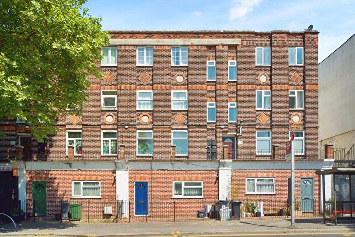 2 Bedroom Flat For Sale In Wood Street, London, E17