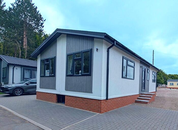 2 Bedroom Mobile/park Home For Sale In Birtley, Chester Le Street, DH2