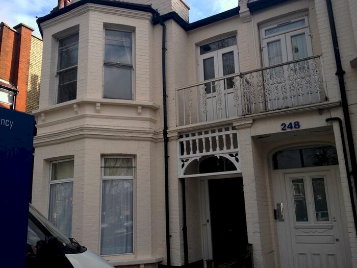 2 Bedroom Flat To Rent In Ballards Lane, Finchley, London, N12