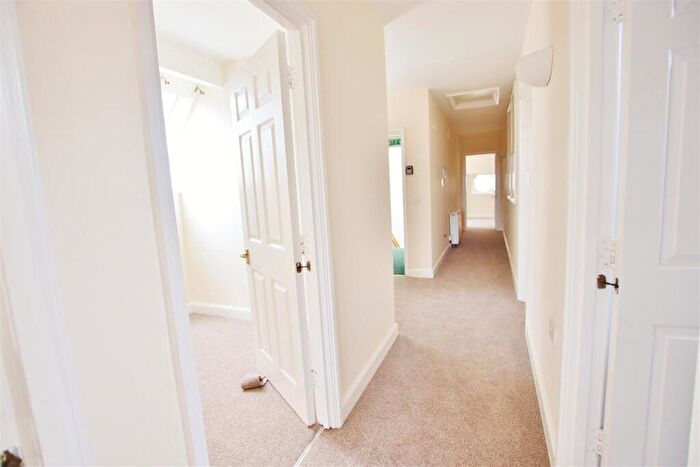 2 Bedroom Apartment For Sale In The Ropewalk, Bradford-On-Avon, BA15