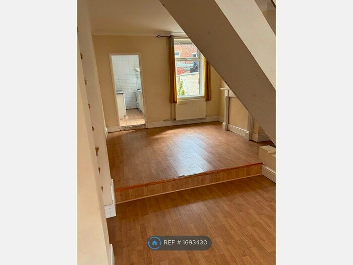 3 Bedroom Terraced House To Rent In Henton Rd, Leicester, LE3